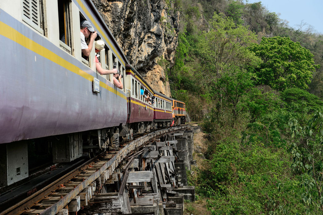 tourist train bangkok to kanchanaburi