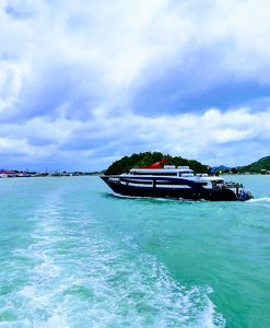 Phi-Phi-Island-full-day-tour-gold-seat-Cruiser---Phuket