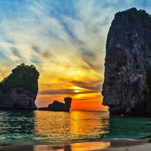 Islands-speedboat-sunset-tour-from-Phi-Phi