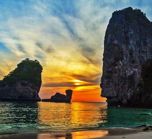 Islands-speedboat-sunset-tour-from-Phi-Phi