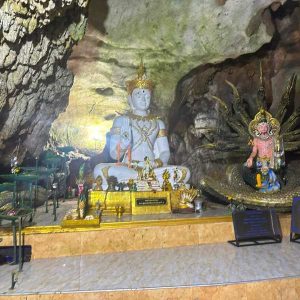 Chiang Dao Cave tour and tribes Chiang Mai - in the cave