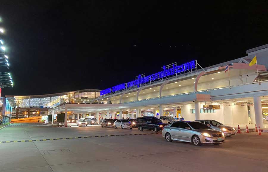 Phuket-Airport-Quick-Guide.-The-airport-at-night.