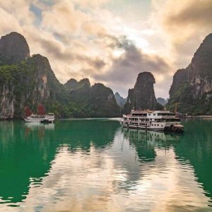 Halong bay 1 day travel experience for Thailand tourists