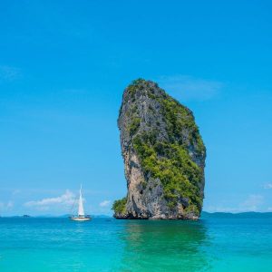 Experience the breathtaking beauty of Tup - Chicken - Poda and Railay Islands on your exclusive speedboat tour.