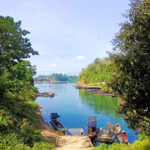 The Cheow Lan Lake Khao Sok trip packs many of Thailand's top natural attractions into one fun day