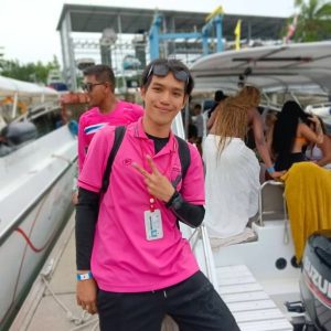 Our guide knows all the good stuff! Learning cool facts about the islands during our Phi Phi Island Day Trip from Phuket