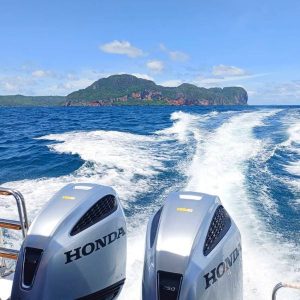 The boat goes fast! Wind in your hair as we zoom between islands on your Phi Phi Island Day Trip from Phuket