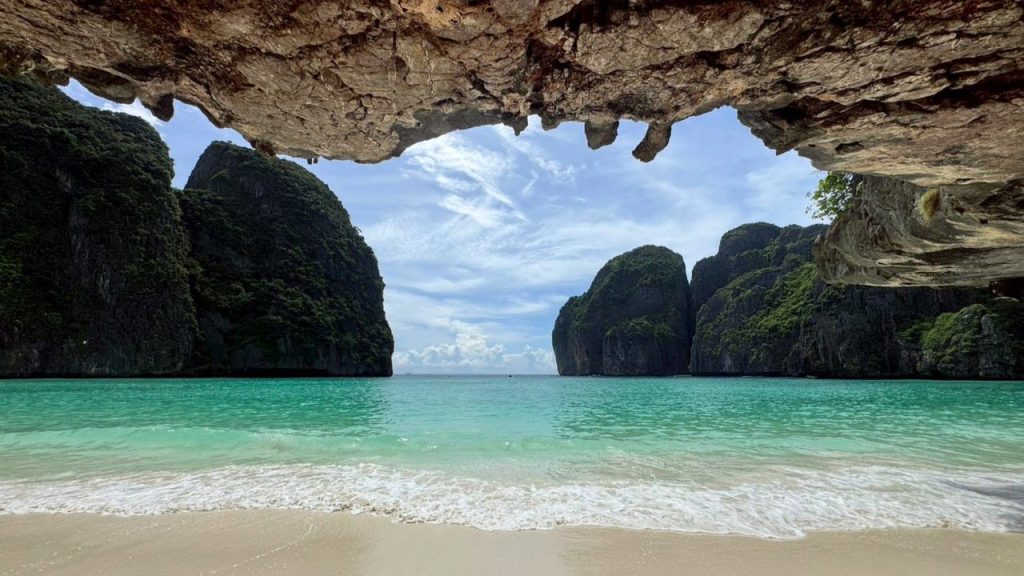 What to Wear on a Phuket Speedboat Tour Smart Guide for Staying Cool, Dry, and Sun-Safe