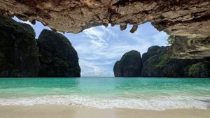 What to Wear on a Phuket Speedboat Tour Smart Guide for Staying Cool, Dry, and Sun-Safe